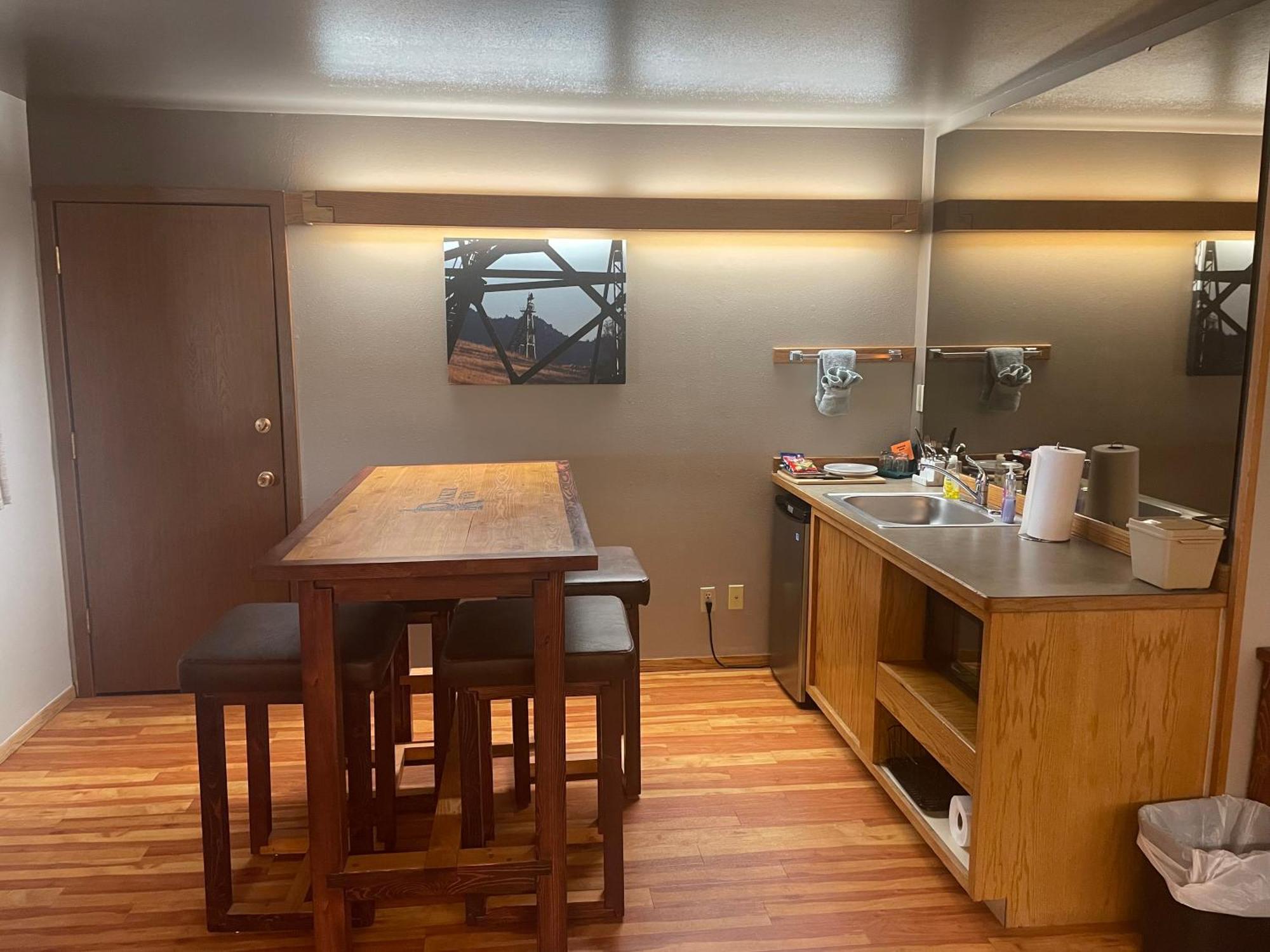 Rocker Inn Butte Room photo