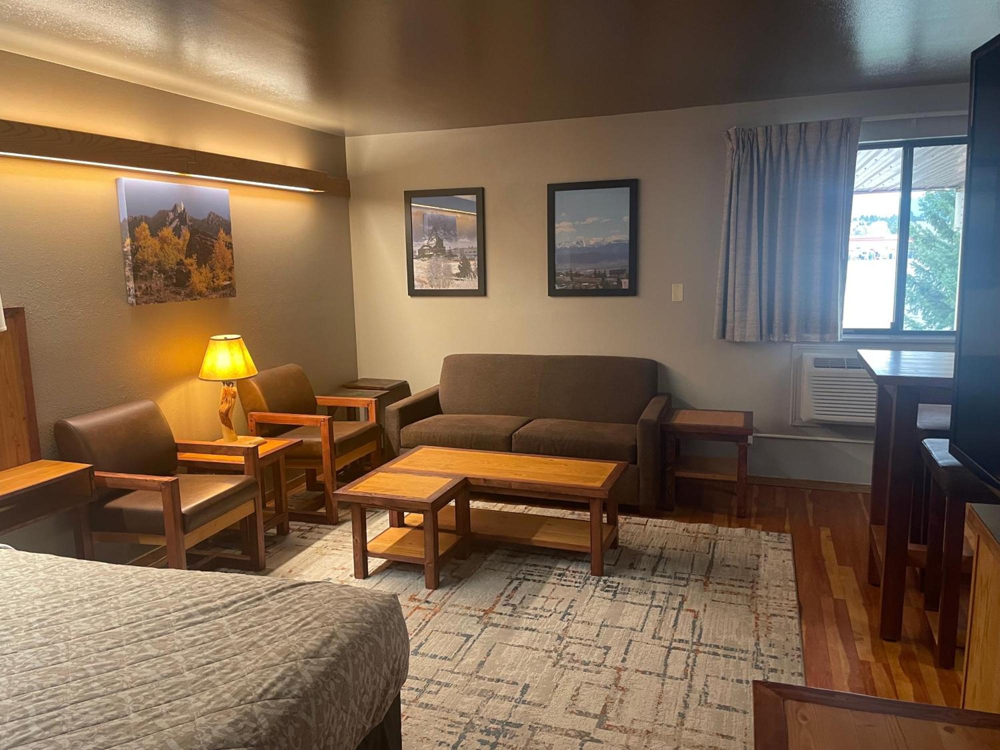 Rocker Inn Butte Room photo